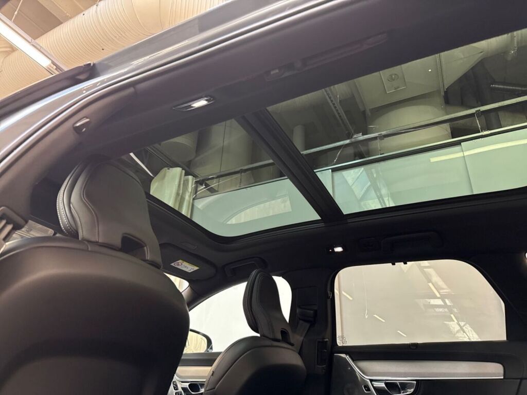 Volvo V90 2022 Harmaa