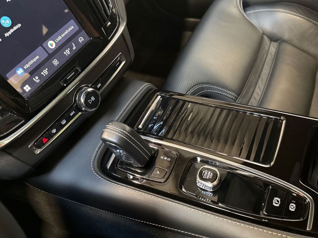 Volvo V90 2022 Harmaa