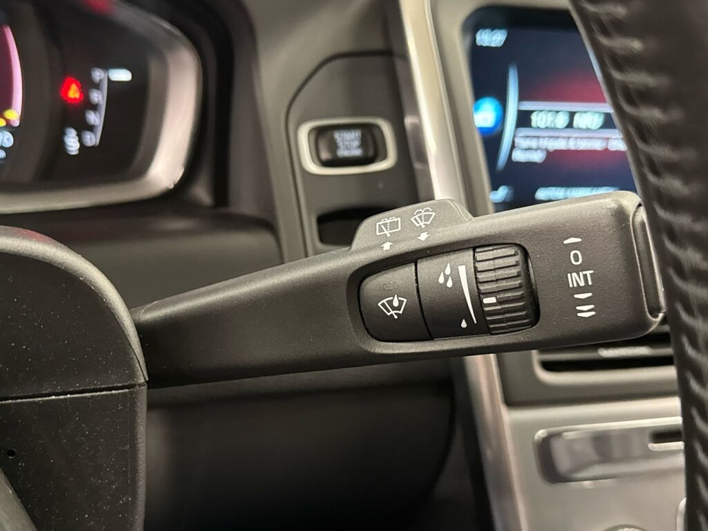 Volvo XC60 2016 Musta