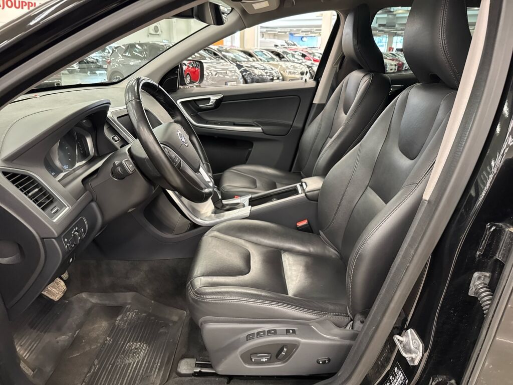 Volvo XC60 2016 Musta