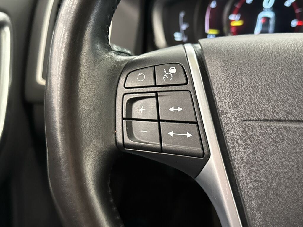 Volvo XC60 2016 Musta