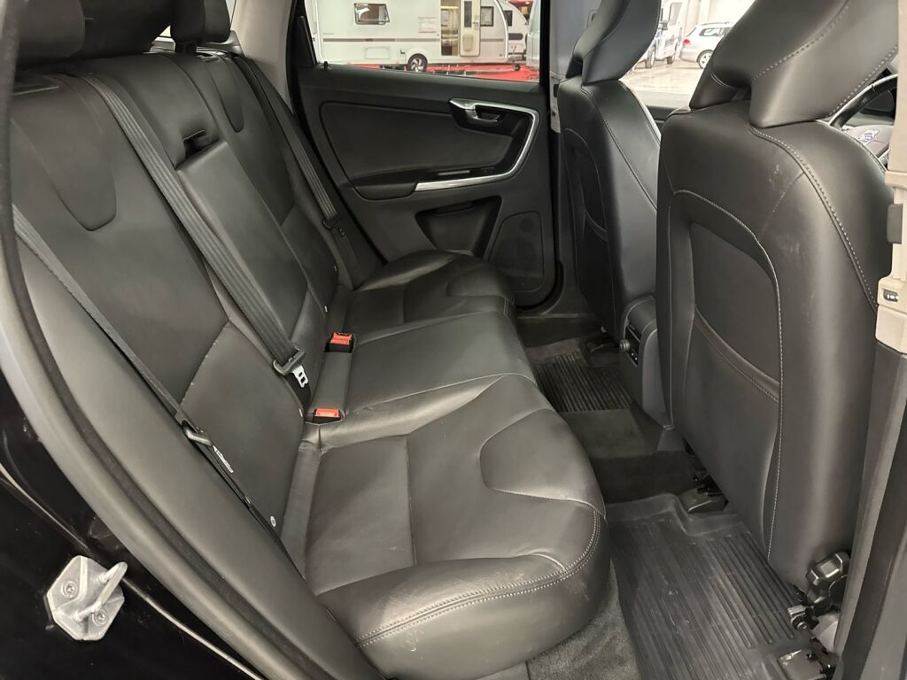 Volvo XC60 2016 Musta