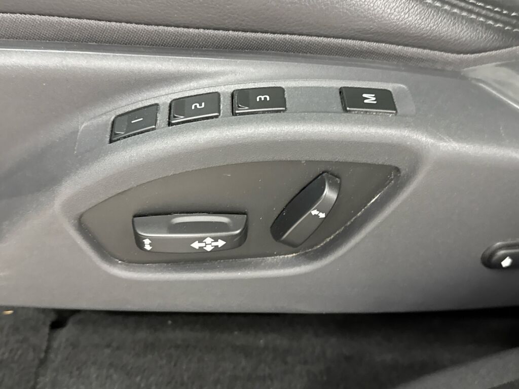 Volvo XC60 2016 Musta