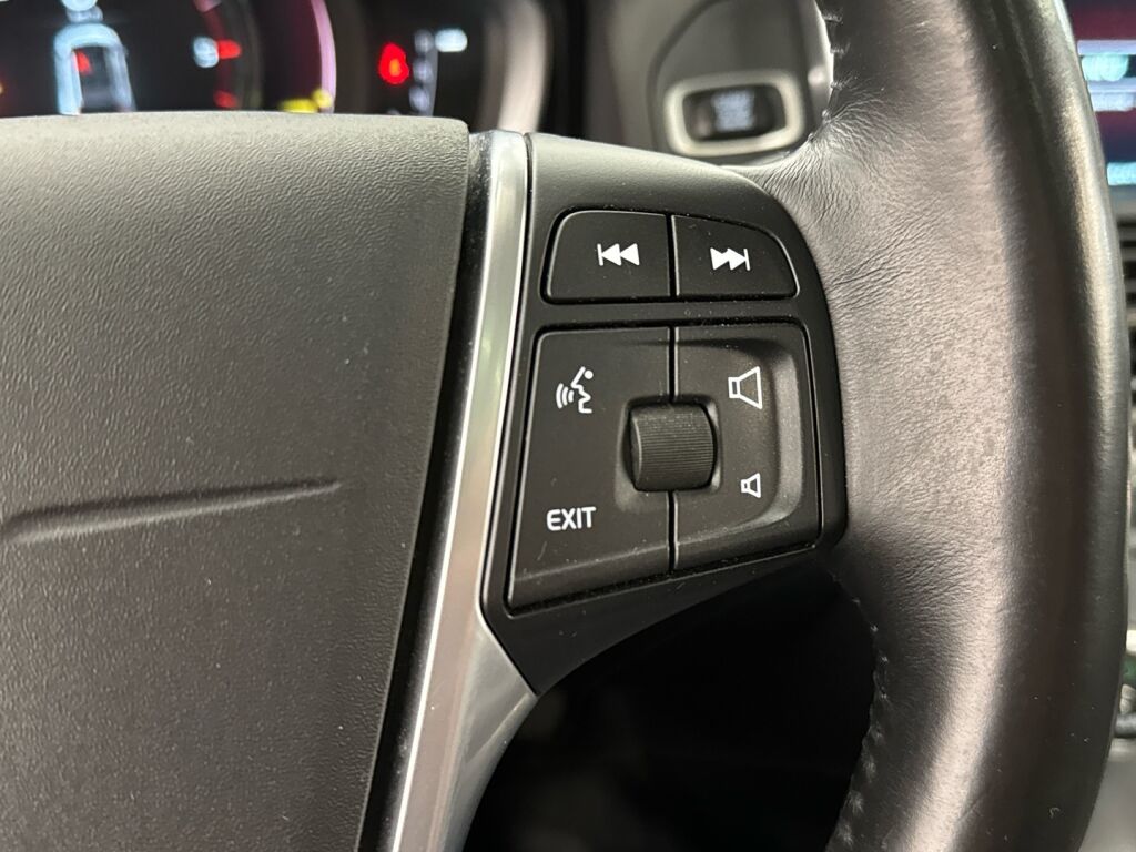 Volvo XC60 2016 Musta