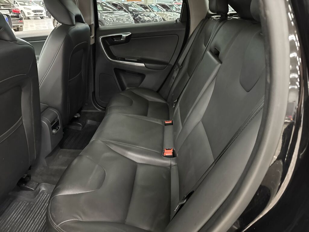 Volvo XC60 2016 Musta