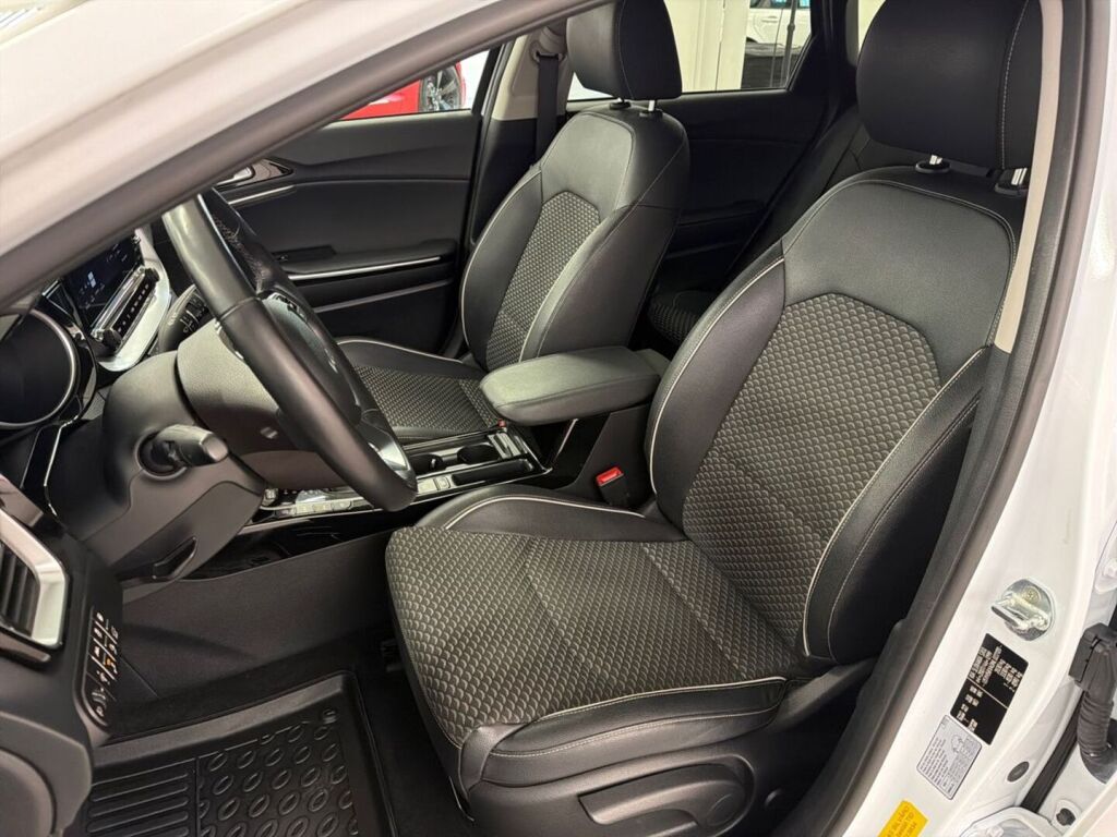 Kia Ceed 2022 Valkoinen