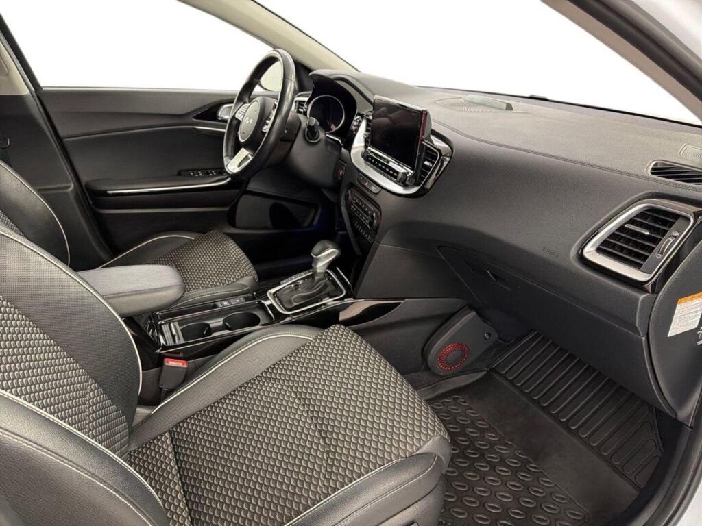 Kia Ceed 2022 Valkoinen