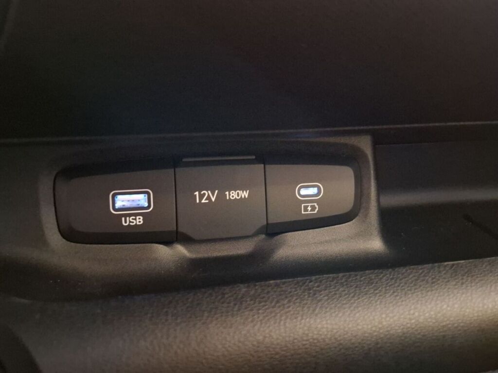 Hyundai INSTER 2025 Valkoinen