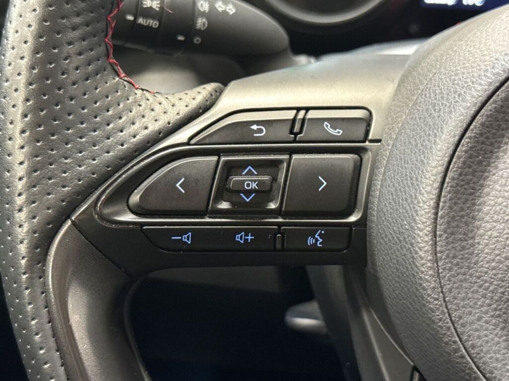 Toyota Yaris 2023 Harmaa