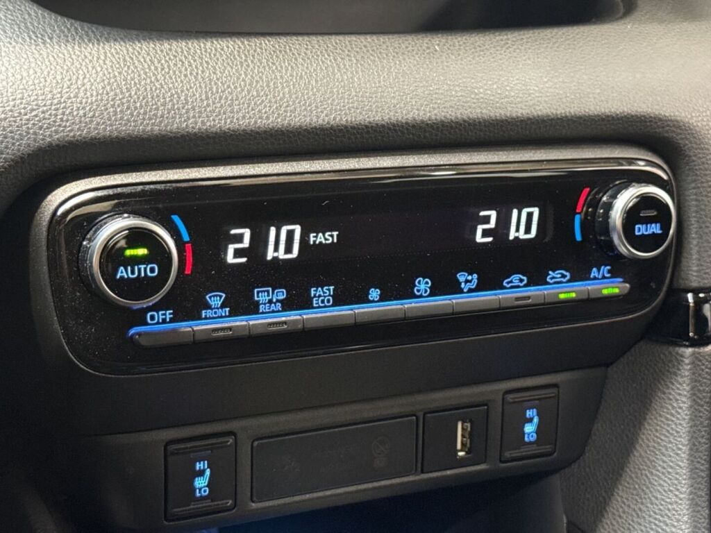 Toyota Yaris 2023 Harmaa