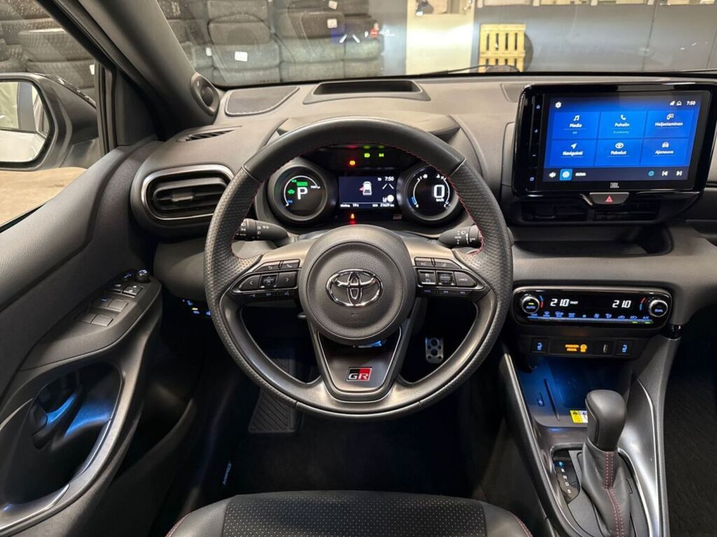 Toyota Yaris 2023 Harmaa