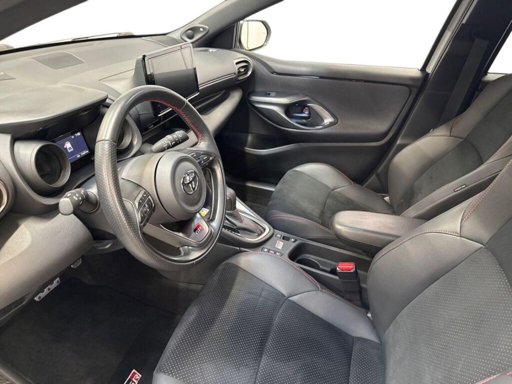 Toyota Yaris 2023 Harmaa