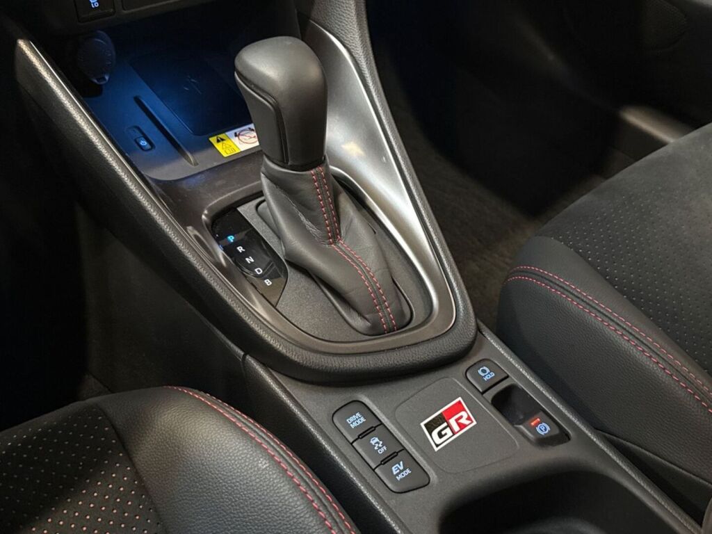 Toyota Yaris 2023 Harmaa