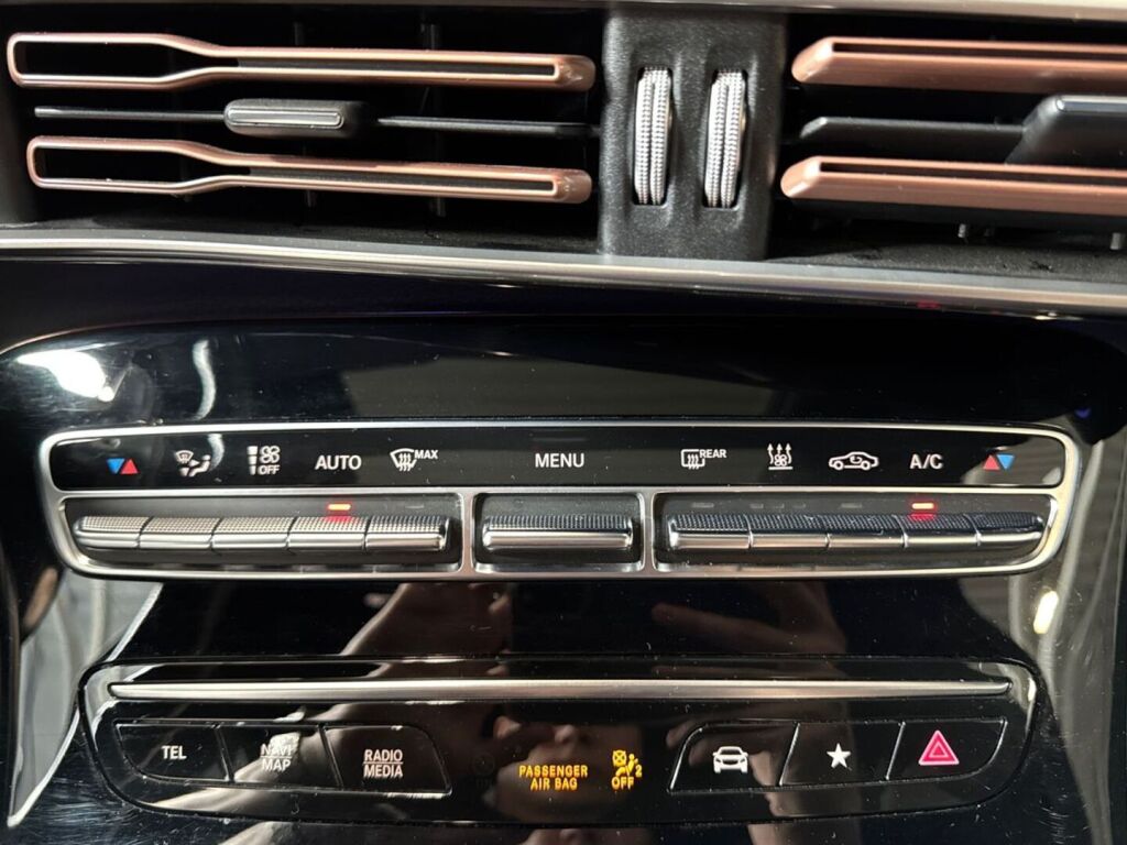 Mercedes-Benz EQC 2021 Musta