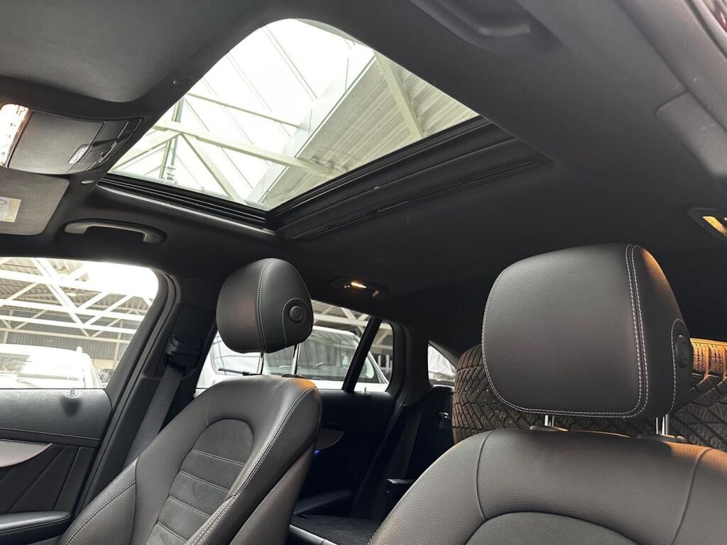 Mercedes-Benz EQC 2021 Musta