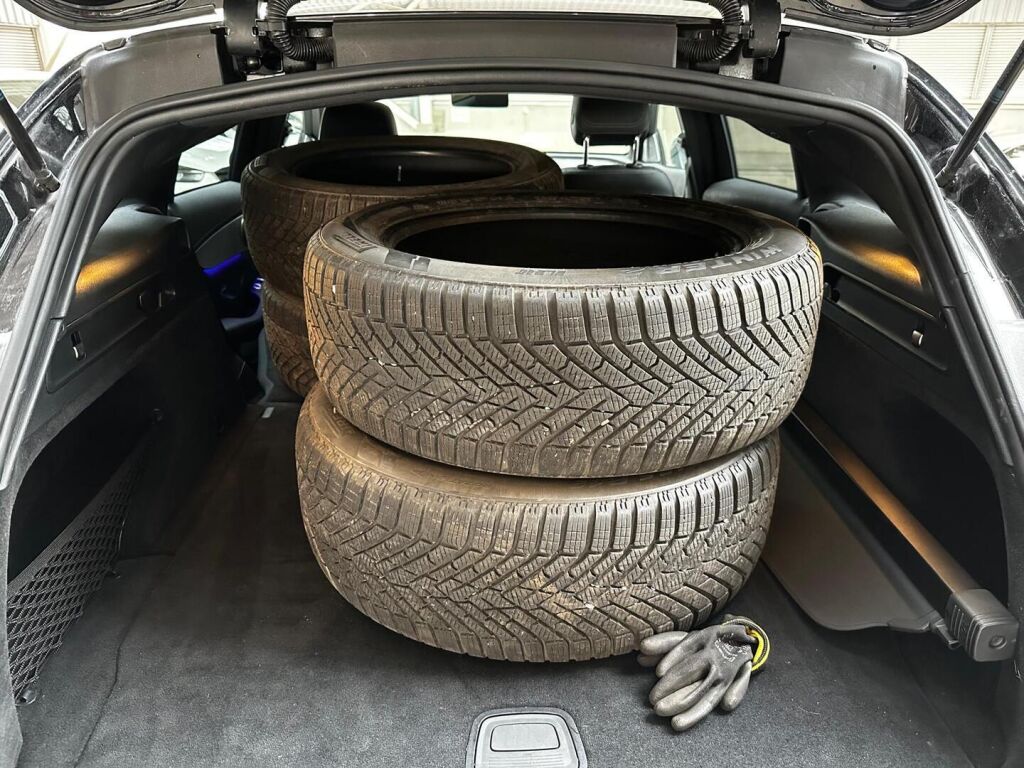 Mercedes-Benz EQC 2021 Musta