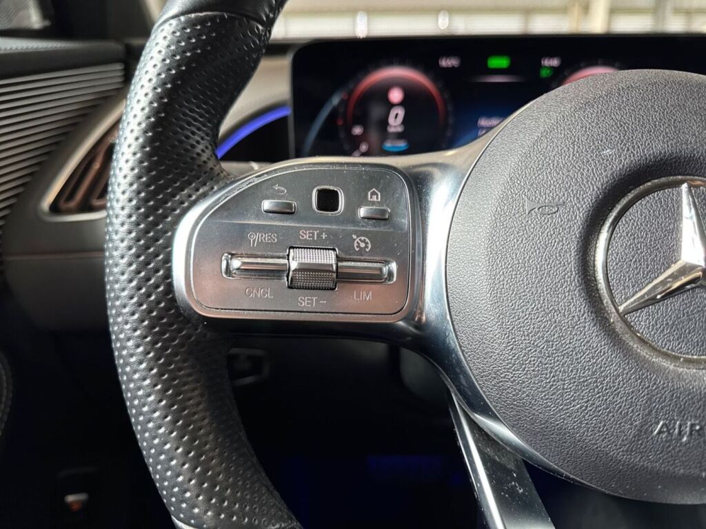 Mercedes-Benz EQC 2021 Musta