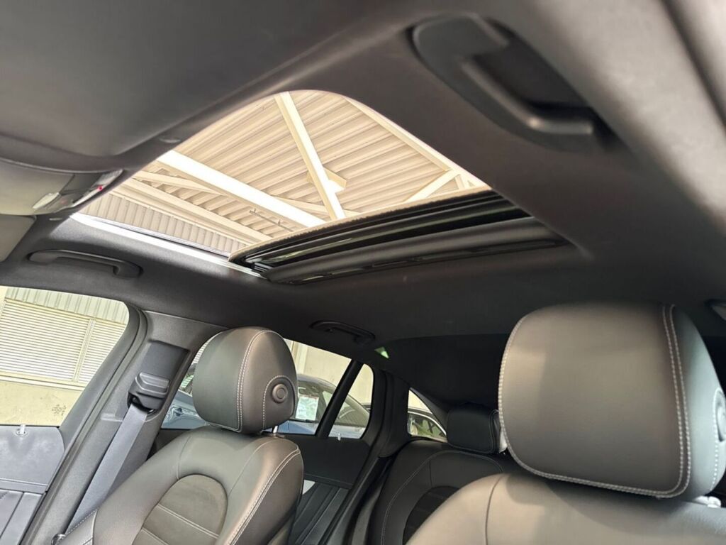 Mercedes-Benz EQC 2021 Musta
