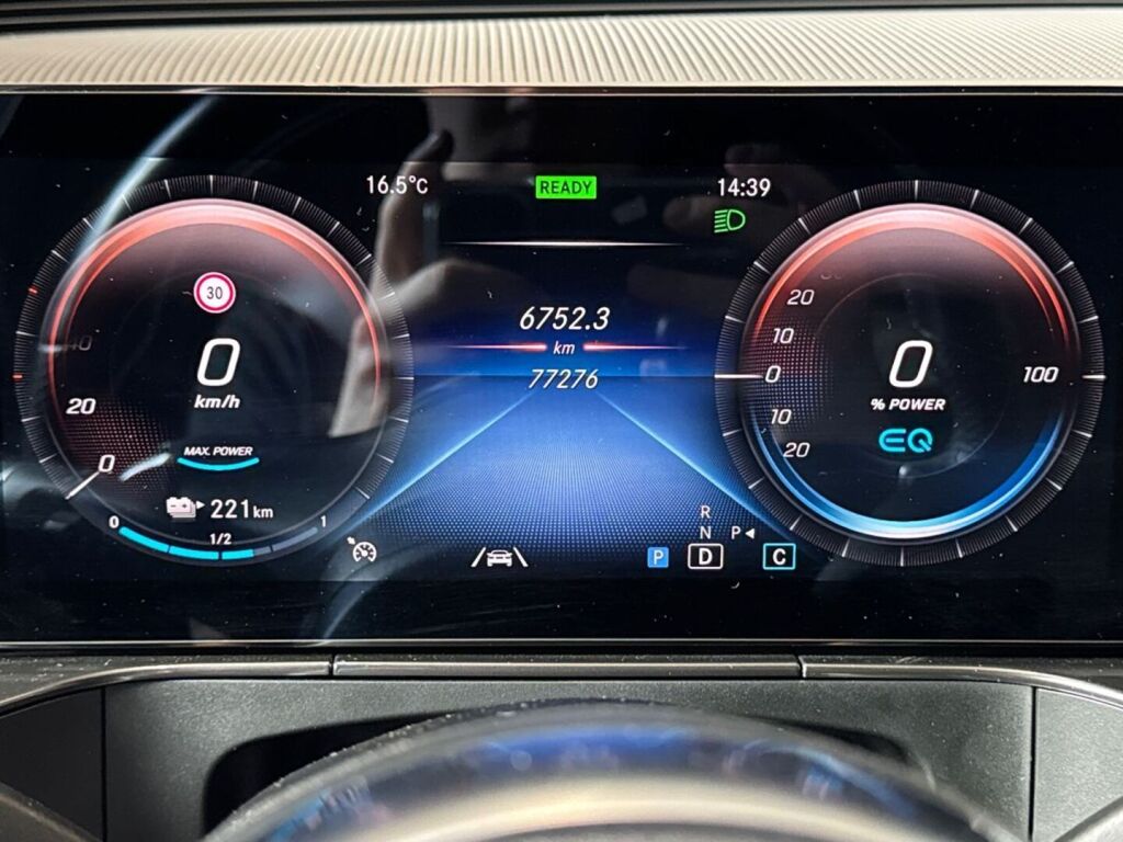 Mercedes-Benz EQC 2021 Musta