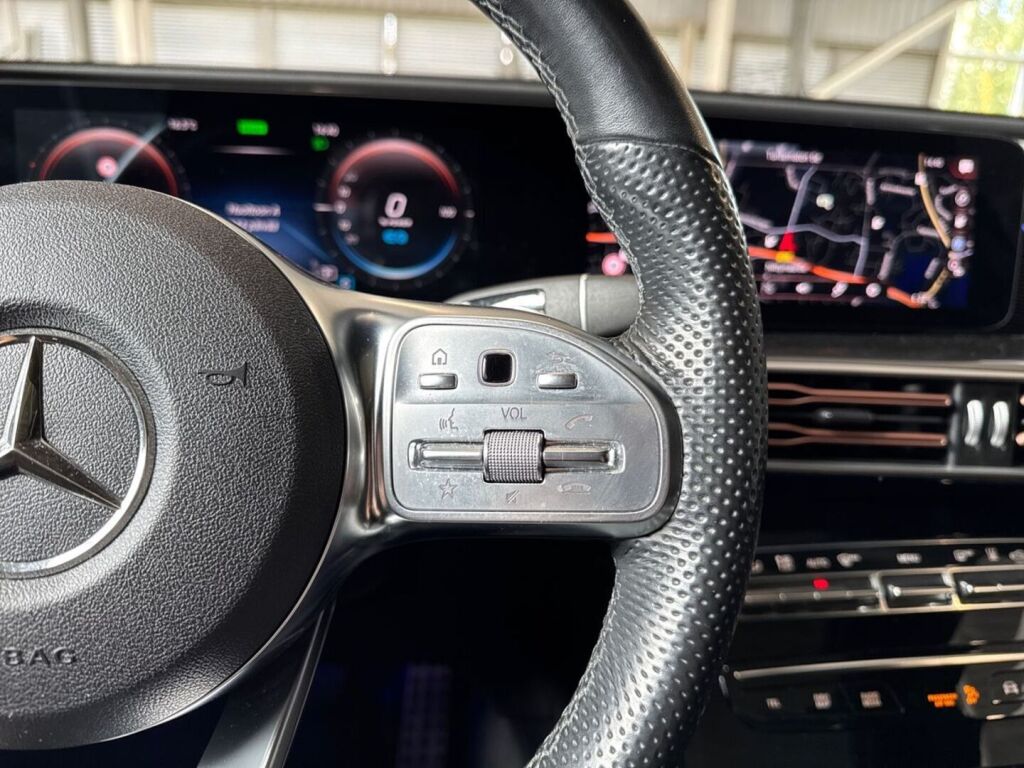 Mercedes-Benz EQC 2021 Musta