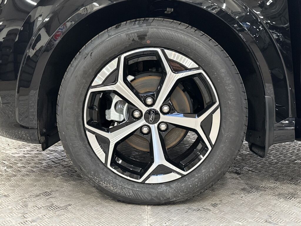 Ford Puma 2025 Musta