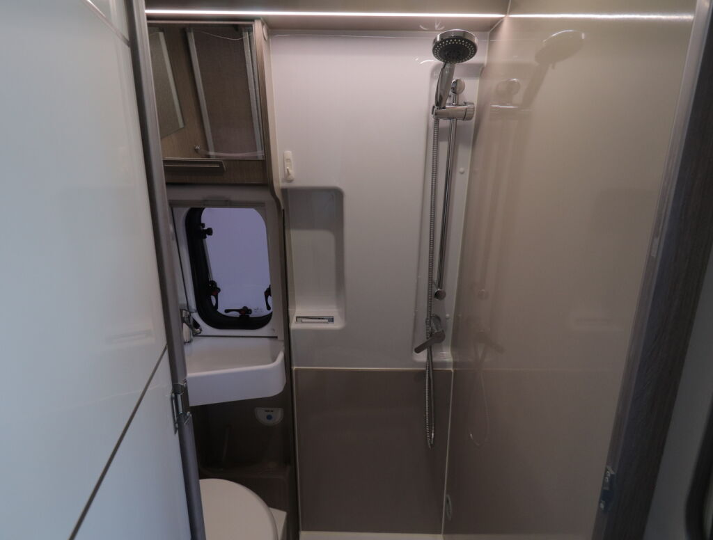 Challenger VANS V217 VIP 2022 Harmaa