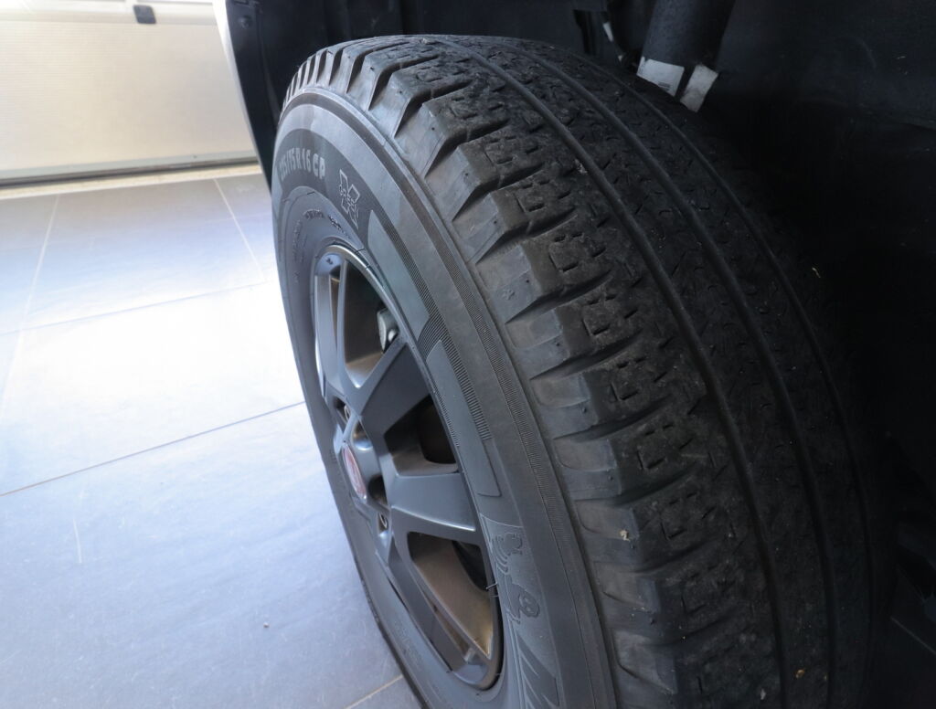 Challenger VANS V217 VIP 2022 Harmaa