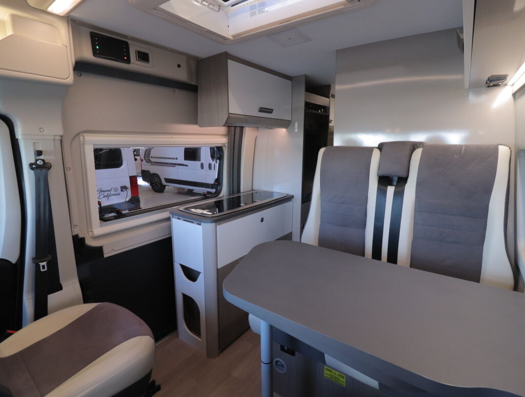 Challenger VANS V217 VIP 2022 Harmaa