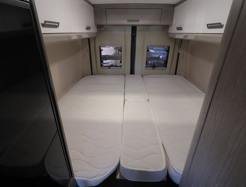 Challenger VANS V217 VIP 2022 Harmaa