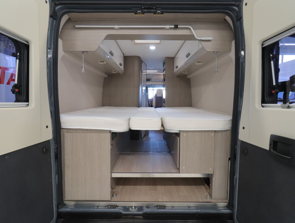 Challenger VANS V217 VIP 2022 Harmaa