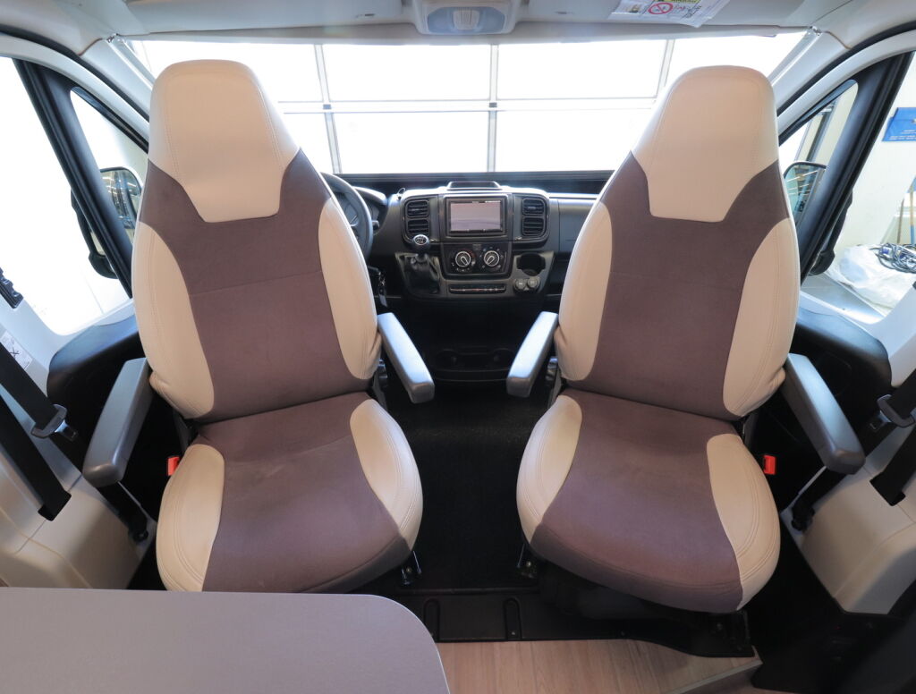 Challenger VANS V217 VIP 2022 Harmaa