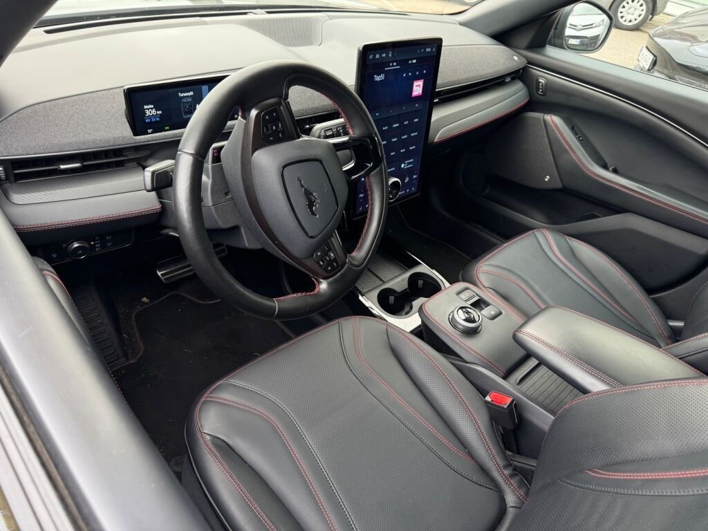 Ford Mustang Mach-E 2021 Musta