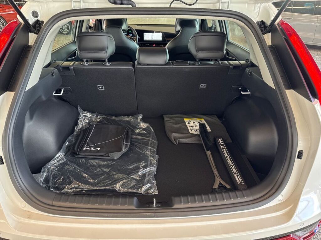 Kia Niro 2025 Valkoinen