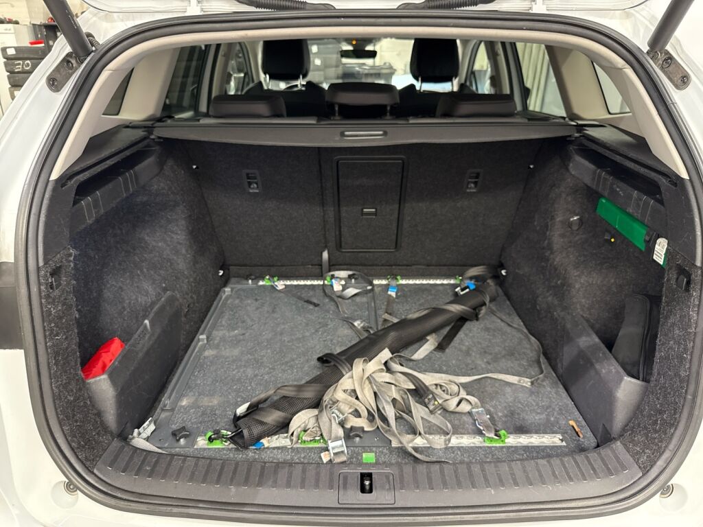 Skoda Enyaq 2022 Moon White metallic