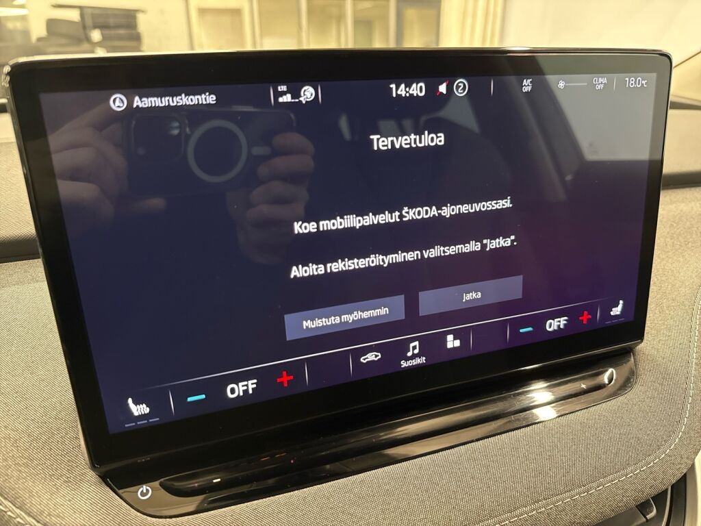 Skoda Enyaq 2022 Moon White metallic