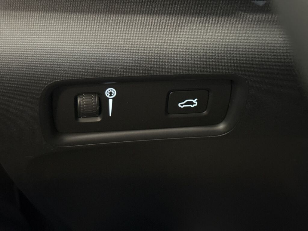 Polestar 2 2023 Snow