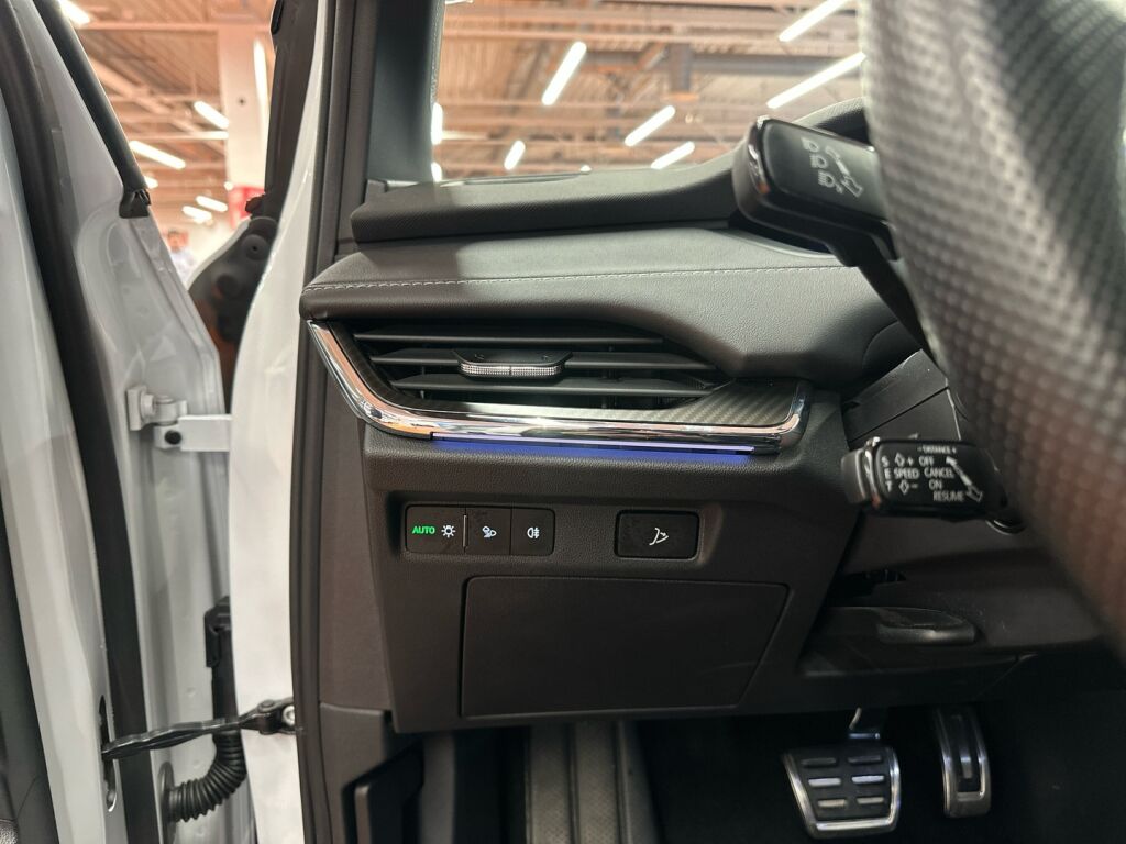 Skoda Enyaq 2023 Valkoinen