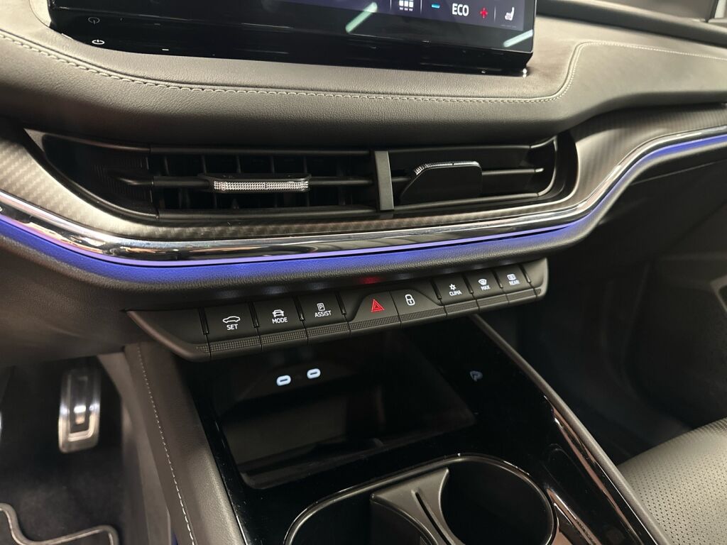 Skoda Enyaq 2023 Valkoinen