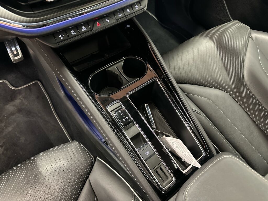 Skoda Enyaq 2023 Valkoinen