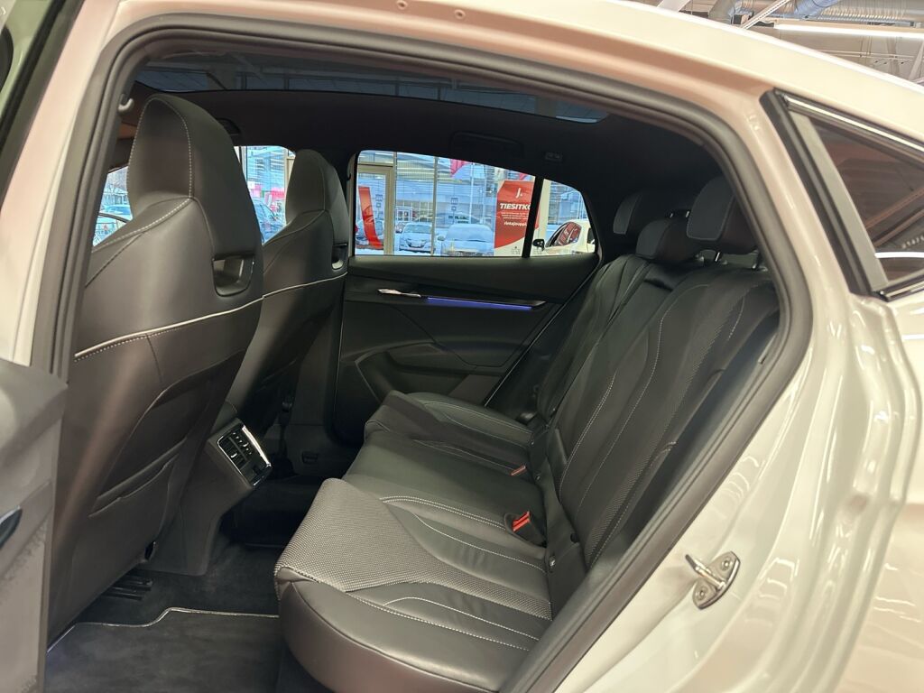 Skoda Enyaq 2023 Valkoinen