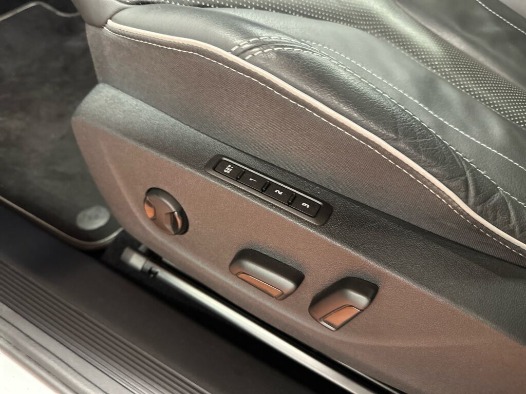 Skoda Enyaq 2023 Valkoinen