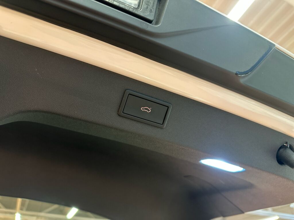 Skoda Enyaq 2023 Valkoinen