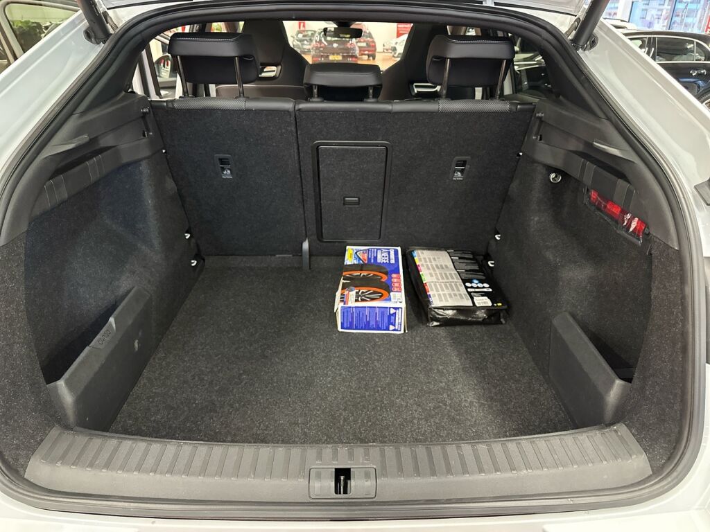 Skoda Enyaq 2023 Valkoinen