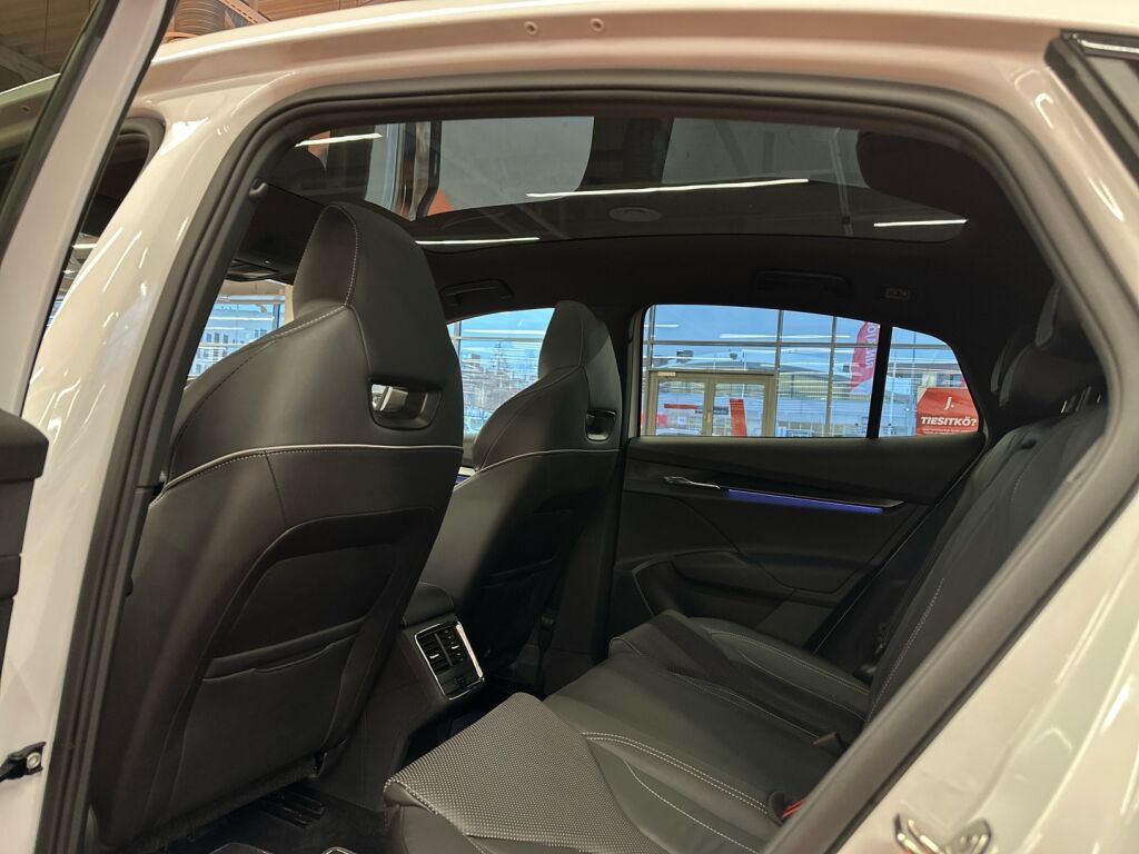 Skoda Enyaq 2023 Valkoinen
