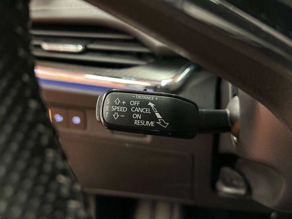 Skoda Enyaq 2023 Valkoinen