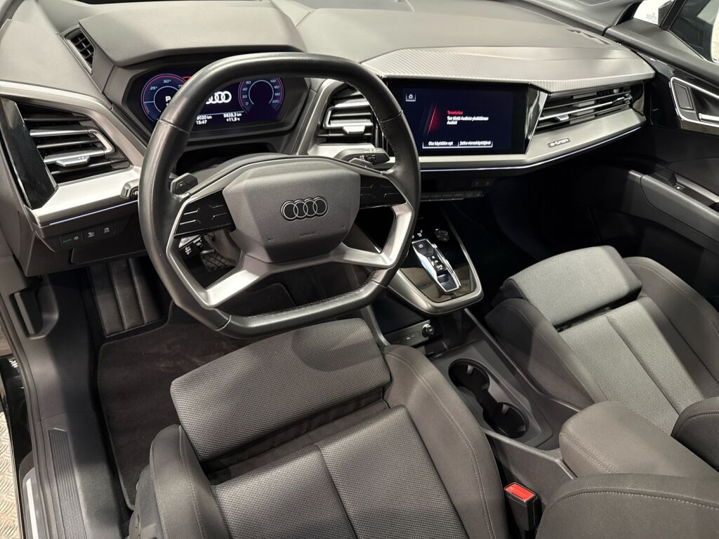 Audi Q4 e-tron 2021 Musta