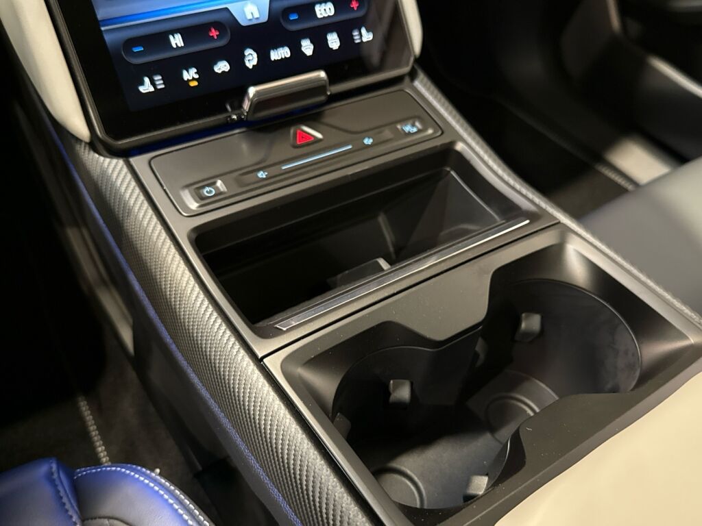 Ford Explorer 2026 Punainen