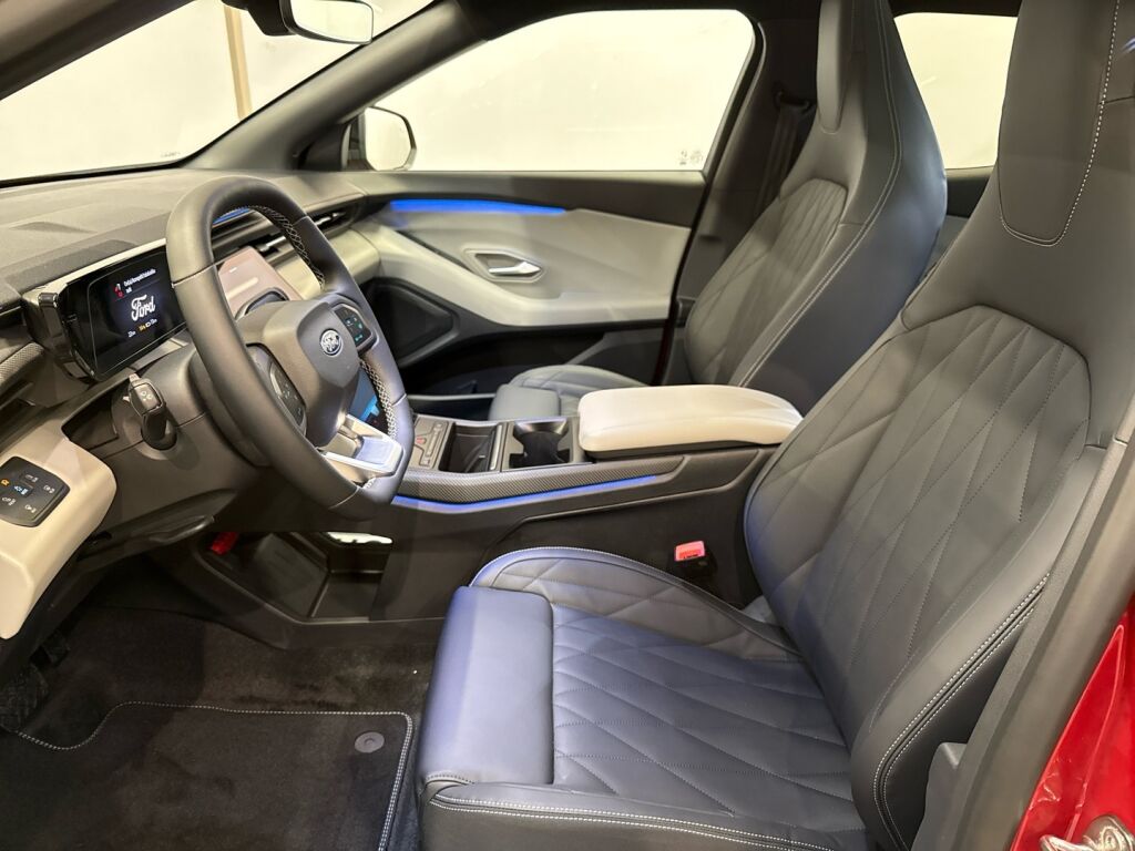 Ford Explorer 2026 Punainen