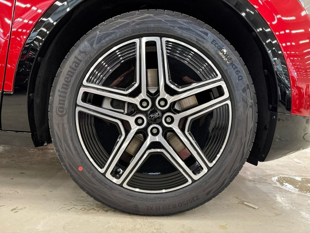 Ford Capri 2025 Punainen