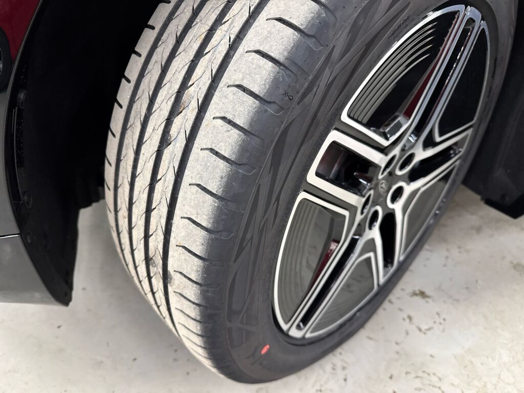 Ford Capri 2025 Punainen